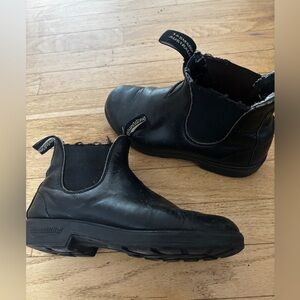Blundstone Black Leather Boots (women)
Australian Size 4 1/2 // US Size 7